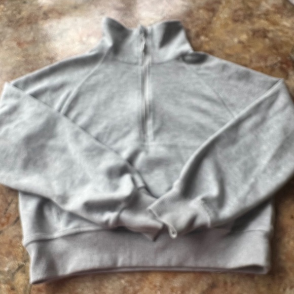 Girl's 1/2 zip sweatshirt size 10Y. 140.  gently worn - Picture 5 of 9